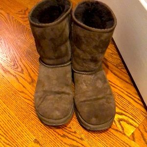 Short Ugg boots
